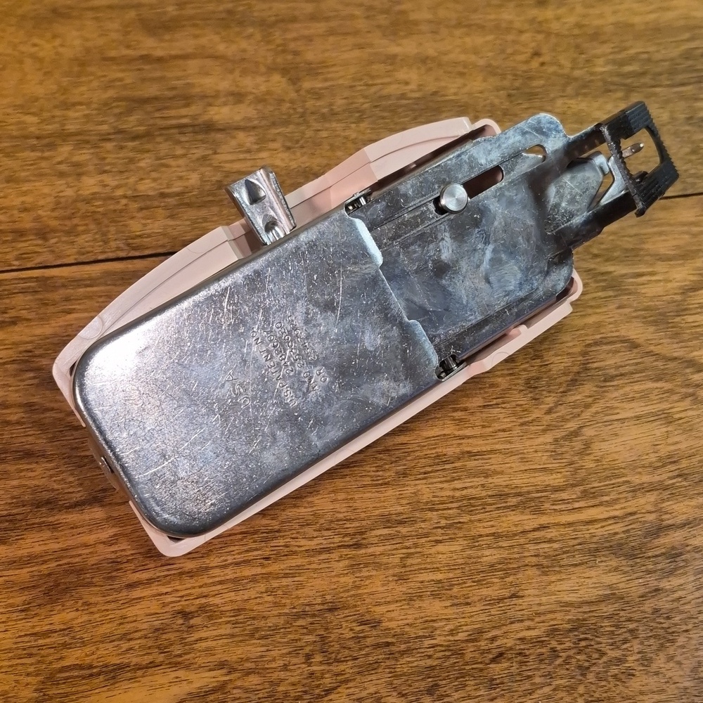 SINGER Vintage 1960s Sewing Machine Buttonholer Attachment In Original Case - Picture 10 of 16